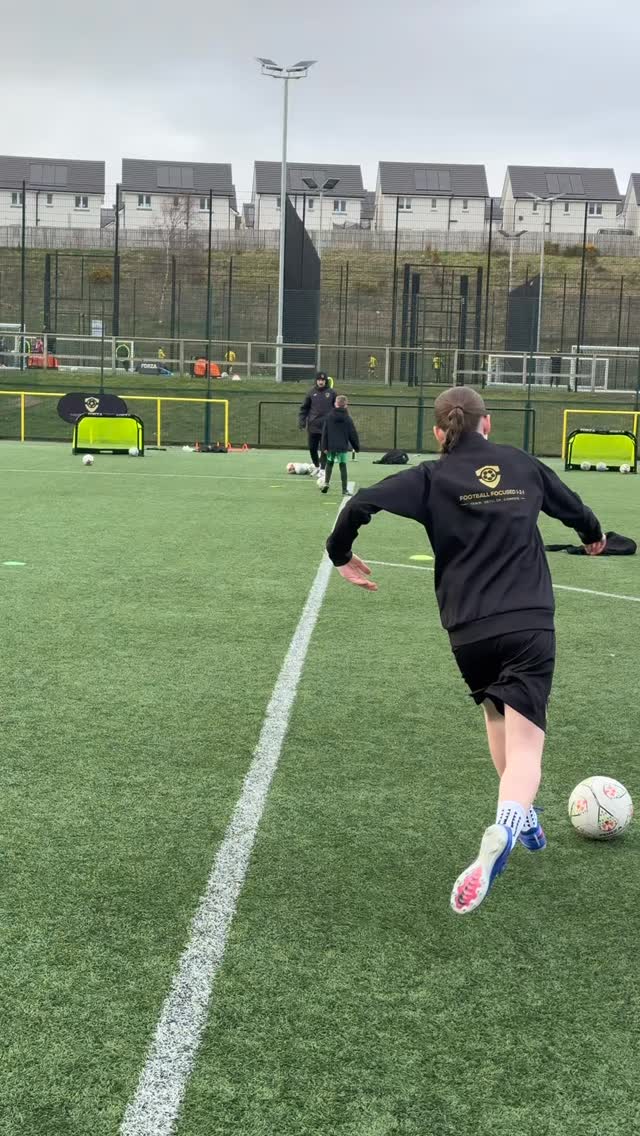 Finishing Session with Isla ⚽️🔥🚀
🔴⚪️ Hamilton FC U13s Next Gen
Movement, First Touch, Disguise, Execution
📧 - info@footballfocused121.com
🎥 - @thecontentclub.uk
Thanks to Danielle and @thecontentclub.uk for the footage. Look forward to seeing all the clips.
#footballfocused121 #121coaching #footballglasgow