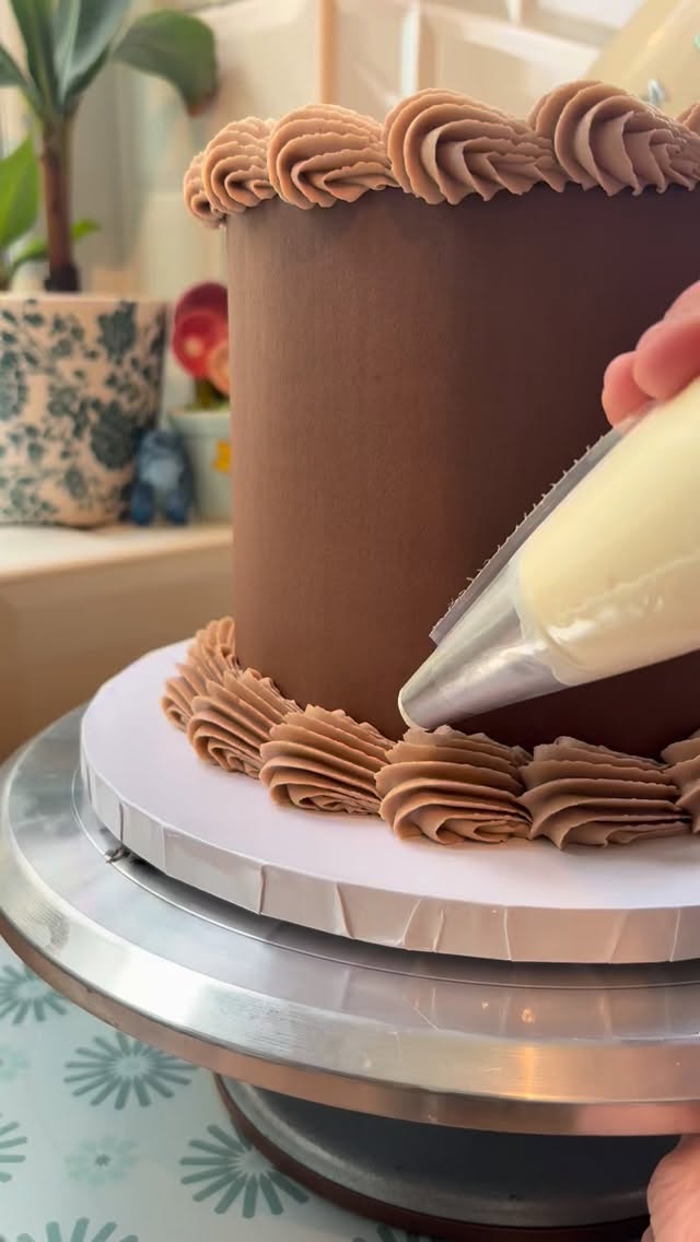 A trust the process kind of thing🥰🦔
#cakemaker #cakedecorating #decoratewithme #portlanddorset #dorsetbaker