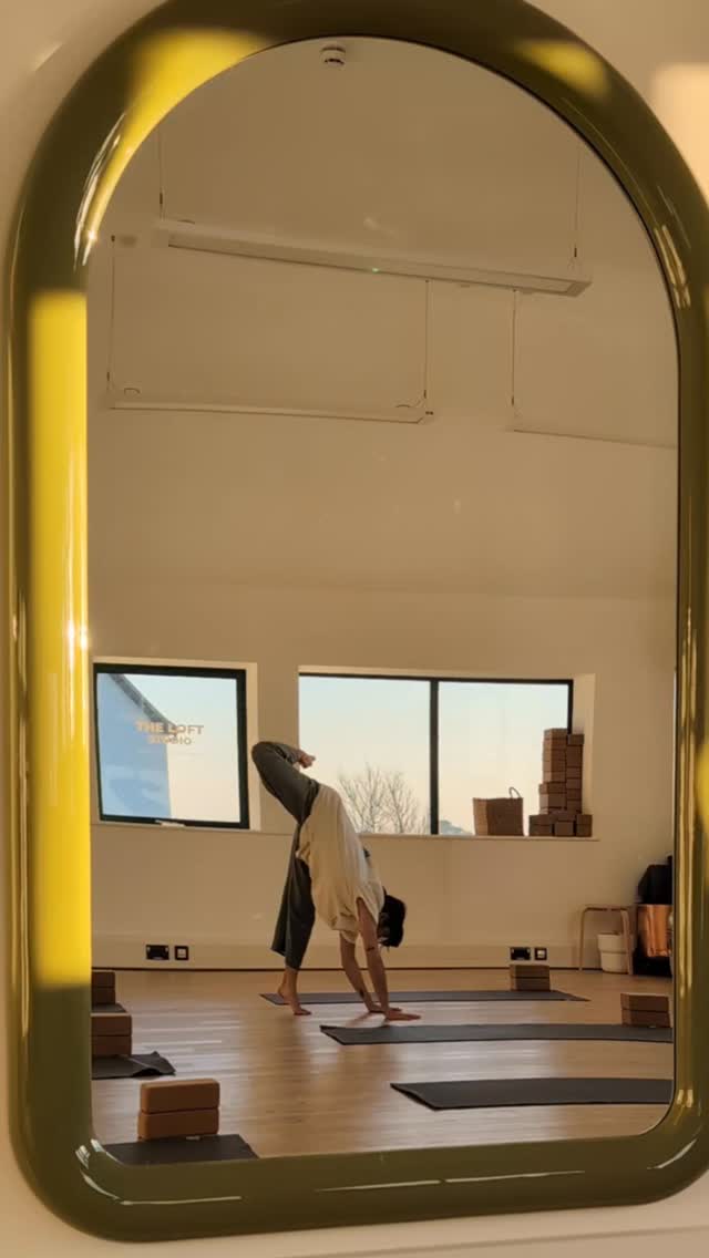 NEWQUAY PEOPLE come get a sweat on!!!
~Every Thursday 6-7PM is DYNAMIC VINYASA @theloft.nqy 💫
Expect to get a little sweat on, this class is going to help you build core strength and improve flexibility as well as teach you how to get into those more challenging poses.
Each class is designed to help you access your individual vitality, power, and freedom in the body.
Book through @theloft.nqy website
.
.
.
.
.
.
.
.
.
.
.