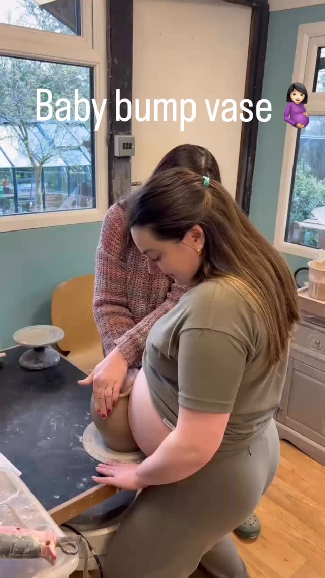 A new request for me which is so sweet. Megan asked for her sister in law Adana’s baby bump to be imprinted into a vase. Such a special keepsake!
#parkgatepottery #babybump #babybellyimprint