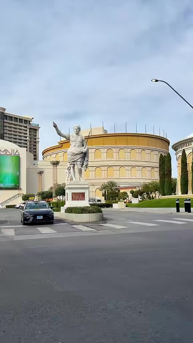 Cruising past Caesars Palace on Las Vegas Blvd and the whole corner already feels like a show. Then you look over at Flamingo and Las Vegas Blvd and see that new giant LED screen going up. This stretch of the Strip is about to get even brighter and even harder to ignore. How big do you think that new screen is going to be?
Grab my FREE Las Vegas Mini Guide at https://stan.store/mikeyinthemixvegas 💫
#CaesarsPalace #LasVegasStrip #LasVegas #VegasConstruction #MikeyInTheMixVegas