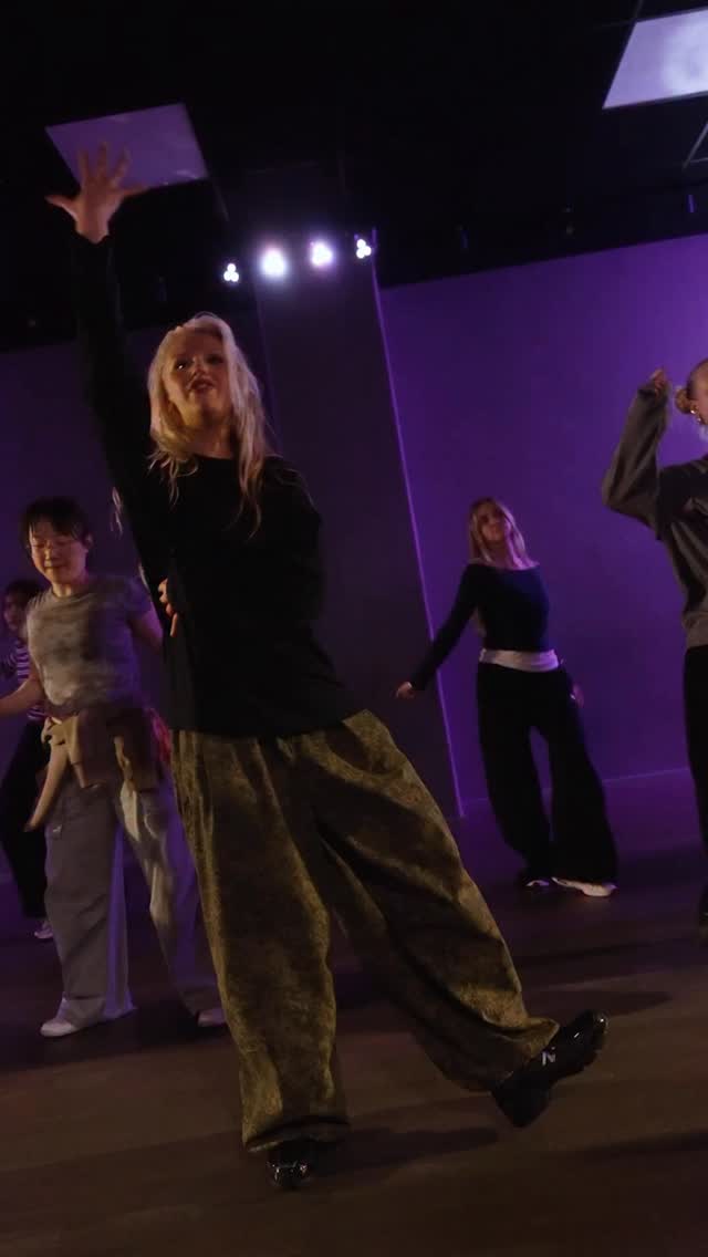 Int/adv choreography with Hilma @roussakofff
Thursdays 19:20
Hop on website and grab your spot anytime!
#gravitydancestudio #dancestudio #dance #choreography