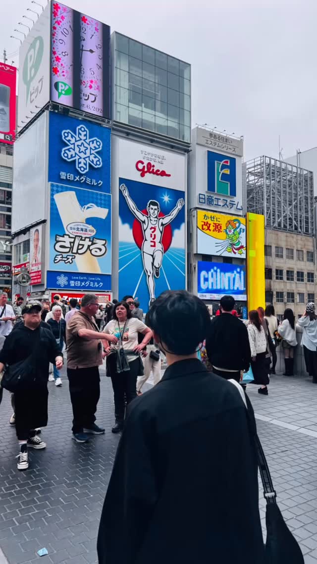 月曜日は平の日♪
今日は大阪に♪
…先週も大阪に。
…先月も大阪に。
いやー…行ってますね。
そして何も買ってない❗️笑
探検です。
そして
久々に見たなー
『グリコ