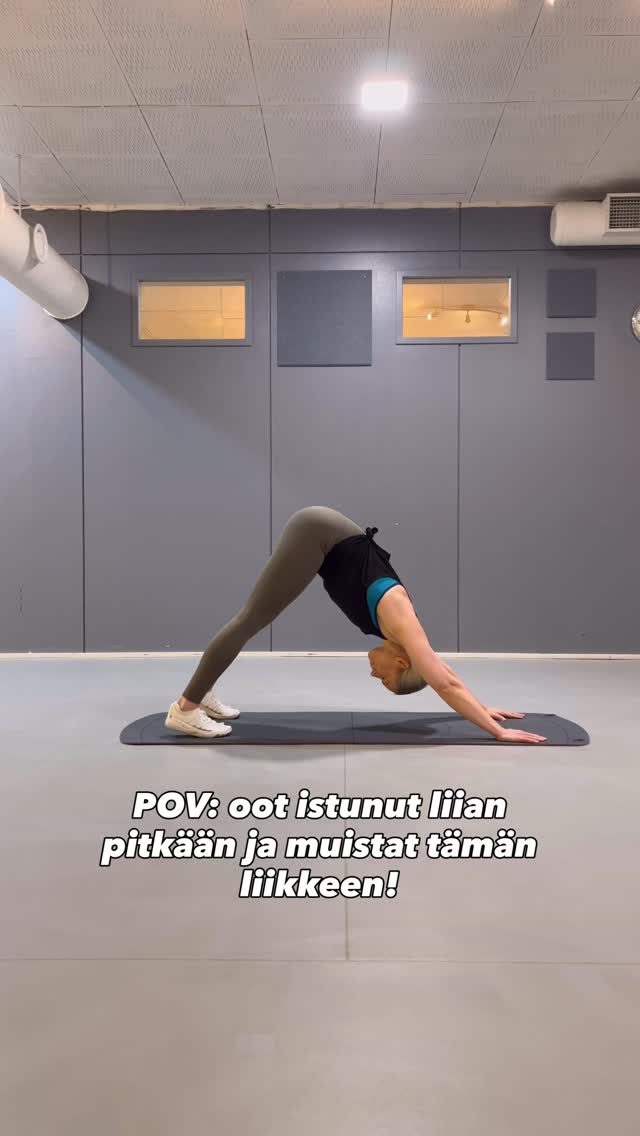 Tämä liike avaa ihanasti kehon etu- ja takaketjua. Loistava liike istumisen aiheuttamiin jumeihin!
Liike:
🔸aktivoi selän lihakset
🔸lisää liikkuvuutta
🔸parantaa ryhtiä
🔸helpottaa jumia
👉🏻 vie alle minuutin ja selkä kiittää! 💪🏻
Paina 💛 ja tallenna liike!
Ota tilini seurantaan jos kaipaat vinkkejä treeniin, ravintoon ja palautumiseen! ✅
#selänhyvinvointi #liikkuvuus #hyvinvointi #selkä #liike