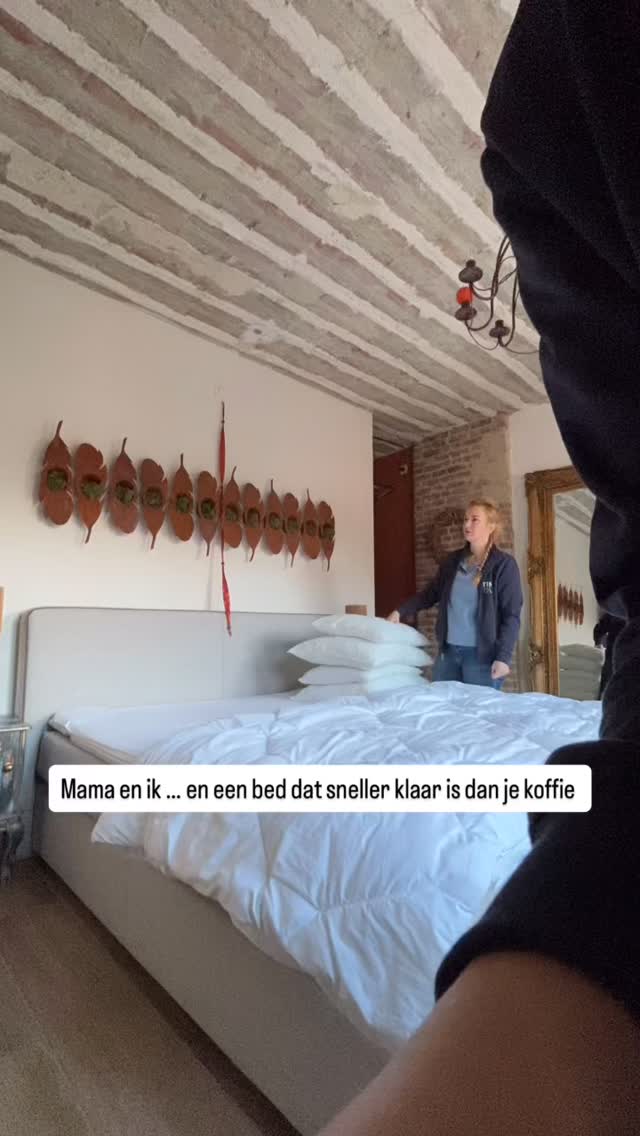 Teamwork makes the bed work 🛌 #timeout #toerismelimburg #visitriemst #familybusiness