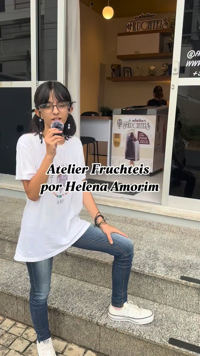 A gente pediu ajuda profissional… e veio a Helena, ela filha da Meri pessoal, 😅
Agora é com vocês: ajuda ela aí e compartilha esse tour do Atelier Fruchteis.
#fruchteis #sobremesanopalito #conteudoreal #vemproatelier #compartilha