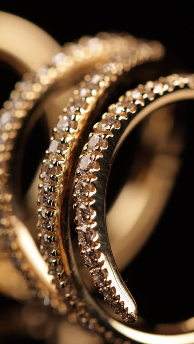 Some things are felt before they are seen.
The knuckle ring wraps where the finger bends. It moves with you. It stays with you. There is something in the way it sits that feels entirely personal, as though it was made for one hand and one hand only.
We come to you. We bring the pieces that cannot be found anywhere else, because they were never meant to be found. They were meant to be discovered, slowly, privately, in a space that is entirely yours.
Two versions. One in rose gold, set with emeralds and diamonds that catch the light differently depending on how the hand moves. One in yellow gold, wrapped entirely in brilliant-cut diamonds from edge to edge. Both hinge at the knuckle. Both weigh almost nothing on the finger despite everything they carry.
By private appointment only.
The BrandZ — A Luxury Experience.
#thebrandz #aluxuryexperience