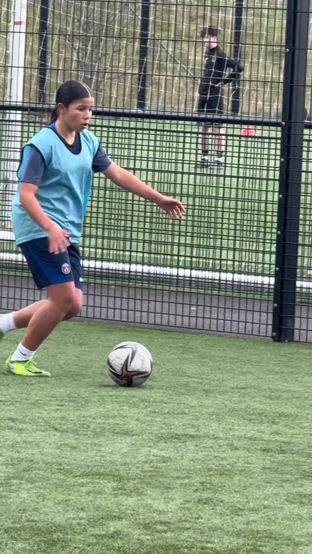 Football Focused Girls Easter Camp ✅
Day 1 completed and some fantastic football on show 🔥
2012/13/14s
📍 Stepford Football Centre
🕣 10am- 3pm
📧- info@footballfocused121.com
#footballfocused121 #footballcoaching #football