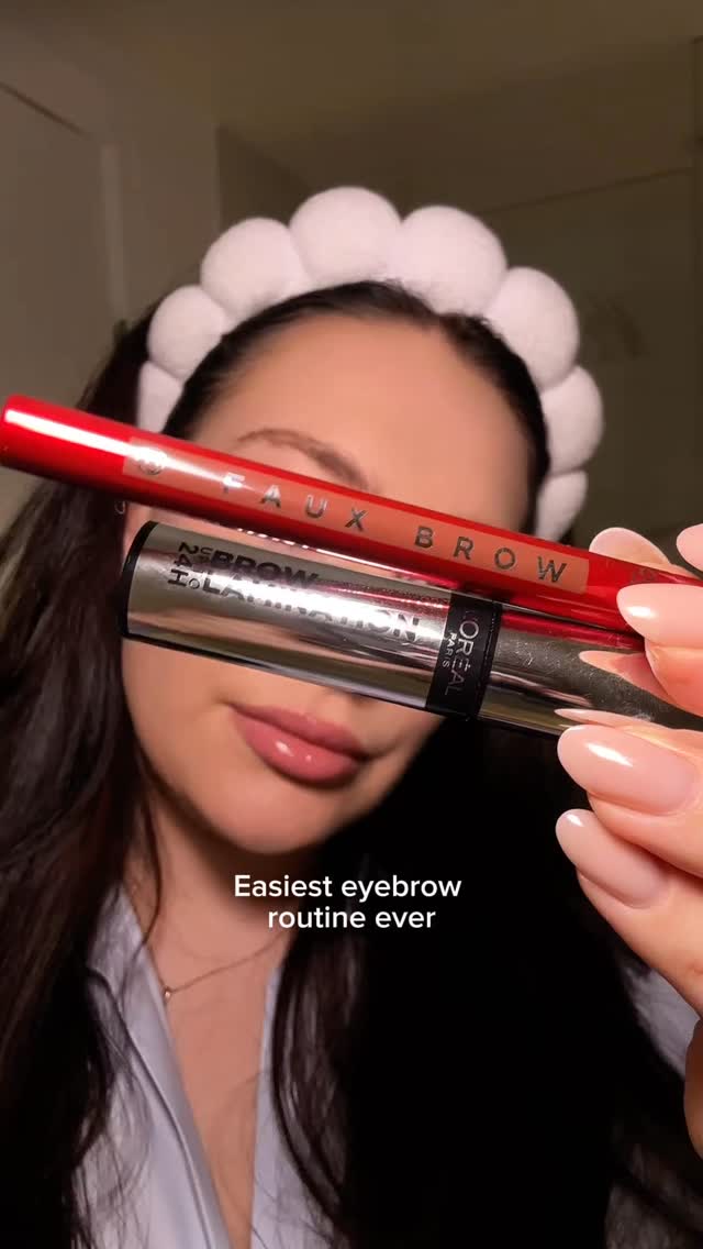 Genuinely took me 2 minutes! I like my eyebrows full but defined ✨
Thanks @lorealparis for this easy routine. Used 24H Brow Lamination gel (transparent) and Faux Brow tint pen (Light brunette). Can confirm the brow tint is sweat proof!!
#browpen #eyebrowtutorial #lorealfauxbrow
