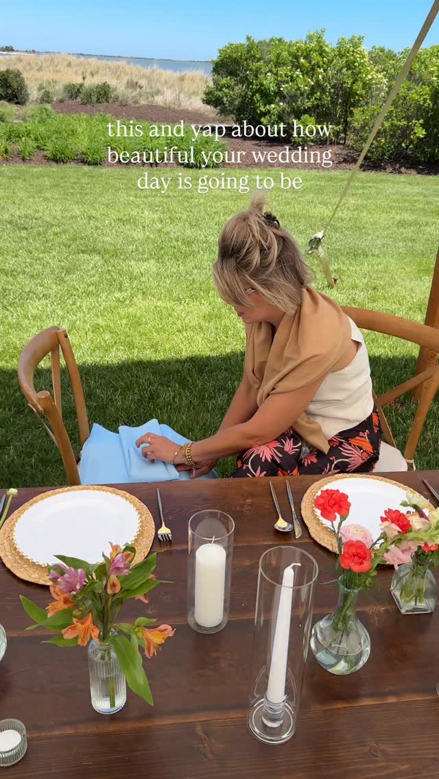 Setting the table and hyping you up at the same time, multitasking at its finest 😌
#weddingplanning #weddingplanner #wedding #marylandweddingplanner #weddings