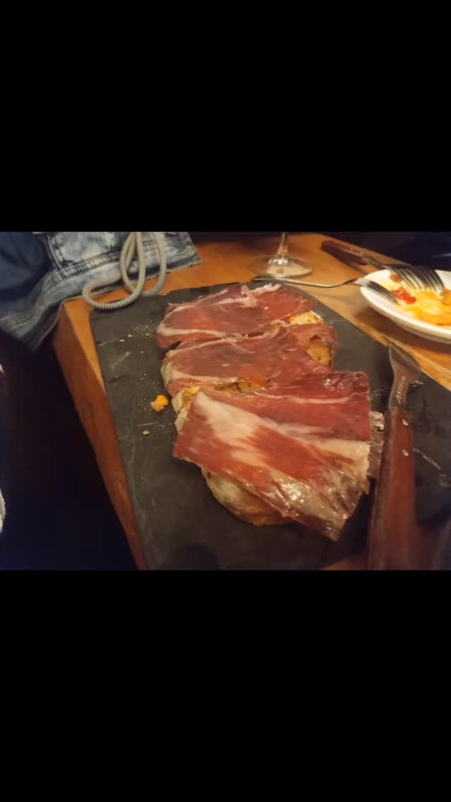 Really good to bring together new folk and old friends over some of Madrid's best tapas. Adventurous Appetites offers much more than a food tour it is a night of stories, conversation history, culture and food and drink in some of our favourite local bars. It's the best way to discover the city and get a flavour of its culinary scene. For more details please follow the link in our bio.
.
.
.
.
#madridtapas #madridfoodtour #madridtips #madridtapastour #travelerschoice