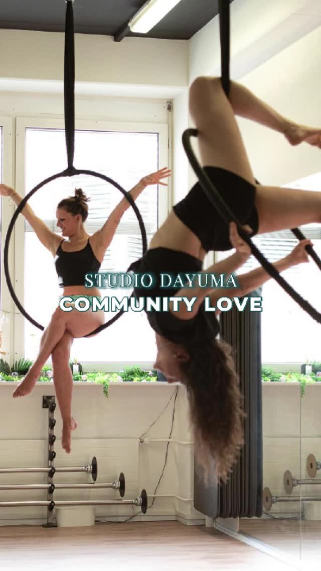 Wir können organisieren, planen und dekorieren,
aber ohne euch wäre es nur ein Raum.
Ihr macht daraus Leben.
Ihr macht daraus Erinnerungen.
Ihr macht daraus das Studio Dayuma. 💎
Ohne euch - kein wir ♥️
.
We can organize, plan and decorate,
but without you, it would just be a room.
You turn it into life.
You turn it into memories.
You turn it into Studio Dayuma. 💎
Without you — there is no us. ♥️
.
.
.
.
.
.
.
.
.
.
.
.
.
.
.
.
#communitylove #studiodayuma #bettertogether