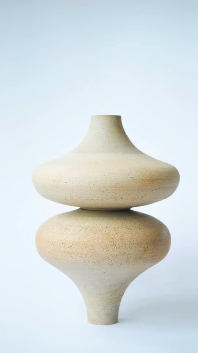 W O R K S H O P
ZEN·trier Dich. STILL · LEBEN Basiskurs Töpferscheibe
2 Tage
30.05 · 11–15 Uhr & 31.05 · 11–14 Uhr
oder
20.06 · 11–15 Uhr & 21.06 · 11–14 Uhr
CL•AY · Hamburg-Ottensen
Eine bewusste Pause. Langsam werden. Fokus finden.
Dieser zweitägige Töpferworkshop ist eine Einladung in Achtsamkeit und kreativen Flow. Mit den Händen arbeiten. Den Kopf leiser werden lassen. Die Nacht dazwischen schenkt Raum zum Nachwirken, Sackenlassen und Neu-Ausrichten.
Tag 1: Ankommen. Ton spüren. Die Drehscheibe kennenlernen. Tag 2: Vertiefen, formen, gestalten – ohne Druck, in deinem Tempo.
Für Anfänger*innen geeignet – keine Vorkenntnisse nötig.
ZEN·trier Dich. STILL · LEBEN Eine bewusste Auszeit mit Wirkung.
Infos & Anmeldung: https://www.cl-ay.de/zen-trier-dich-stillleben
·
W O R K S H O P
ZEN·ter Yourself. STILL · LIFE Wheel Throwing Basics
2 days
May 30 · 11 AM–3 PM & May 31 · 11 AM–2 PM
or
June 20 · 11 AM–3 PM & June 21 · 11 AM–2 PM
CL•AY · Hamburg-Ottensen
A conscious pause. Slowing down. Finding focus.
This two-day pottery workshop is an invitation into mindfulness and creative flow. Work with your hands. Let your mind grow quieter. The night in between offers space to reflect, settle, and realign.
Day 1: Arrive. Feel the clay. Get to know the wheel. Day 2: Deepen, shape, create — without pressure, at your own pace.
Suitable for beginners — no prior experience needed.
ZEN·ter Yourself. STILL · LIFE A mindful break with lasting impact.
Info & registration: https://www.cl-ay.de/zen-trier-dich-stillleben
#töpfern
#achtsamkeit
#drehscheibe