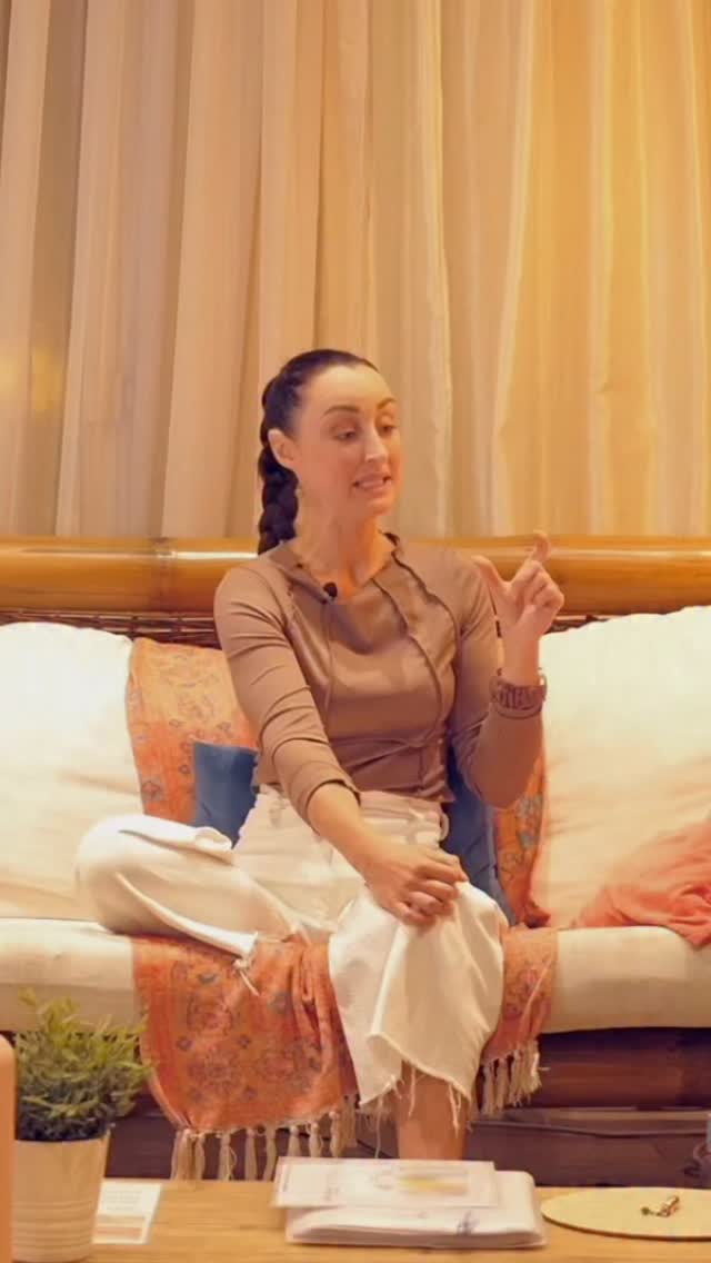 Chaque mois, j’ouvre une rencontre offerte et surtout vivante.
�Un moment pour te reconnecter à toi, apaiser ton système nerveux, éclairer ton chemin et activer ce qui sommeille déjà en toi.
Ces conférences et ateliers offerts, sont pensés pour t’accompagner dans ton évolution concrètement.
Si tu ressens l’élan :�→ Lien en bio, rubrique lives ouverts
•
•
•
#observer
#revenirasoi
#createurdesavie
#transformation
#depassementdesoi