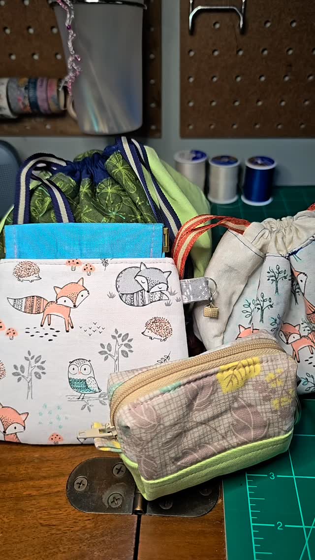 Quickly exploring some of my recent creations, all using @cocotteandcocreations patterns!
The flex frame coin purse is the Celine Pouch.
The zipper bag is the large size of the Mini Bilby Bag.
The drawstring pouches are size small and medium of the Saori Drawstring Pouch.
I am still knitting and crocheting, but I have adored making these little bags. I am planning to ride this wave of inspiration for a while and see where it takes me!
#sewing #handmade #artisan #cocotteandcocreationspatterns #cocotteandcocreations