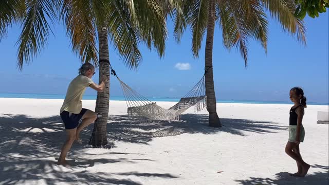 Happy Easter 🐣✨
#djmirkolino #Shuffle #MCHammer
#Dance FatherDaughter #maldives