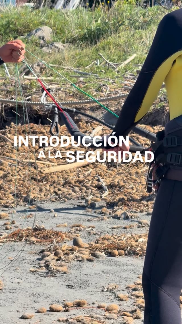 De la primero que se explica en nuestras clases: la seguridad. #mallorca #kitesurf #kitesurfing