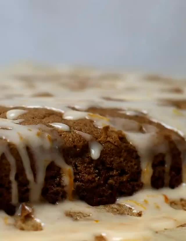 Our bake of the week this week is our Carrot & Blood Orange traybake 🥕🍊
Freshly grated carrot, warming spices and bright blood orange make this one feel just right for this time of year. Finished with a blood orange icing drizzle, it’s a proper flavour-packed bake: moist, fresh, and one that sits very happily alongside a coffee or a pot of tea.
Available for our trade stockists as a traybake, either uncut or pre-cut into 14 portions for super easy serving, and also available to order if you fancy a treat at home or want to send something thoughtful to someone else (gift wrap also available if so!)
Place your order at www.willow-finch.co.uk