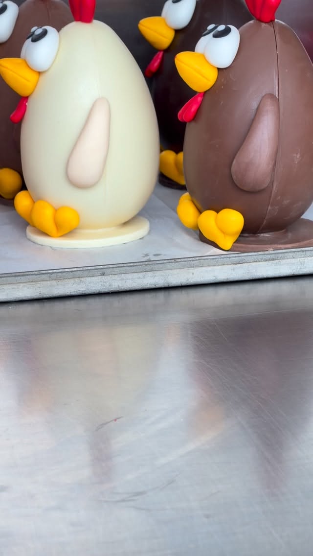 Ciapa la Galeina che se no scappa !! 🐔 🐓
.
.
.
.
#bacilieri #pasticceriabacilieri #pasqua #chocolate