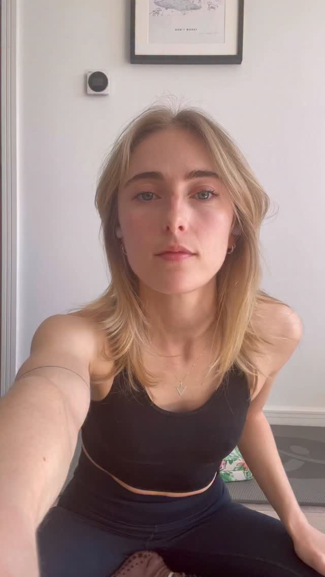 Tuesday Topics: Side Bends 🌙
Do you have any tips or tricks you use for getting comfortable on your side? 🛏️
Let me know if you have any topic requests for next week ⏭️
🔗 Book or find out more via the link in bio
💌 Send me a DM or email anytime
#pilates #basipilates #curvyspinemagic #pilatesinlondon #scoliosis #pilatesforscoliosis #scoliosisexercise #scoliosispilates #scoliosisawareness #scoliosissurgery #scoliosisstrong #scoliosiswarrior #spinalfusion #spinalfusionrecovery #spinalfusionpilates #exerciseforscoliosis #scoliosisfitness #scoliosislife #pilatesteacher #pilatesinstructor #onlinepilates #onlinepilatesforscoliosis #reformerpilates #reformer #pilatesequipment #equipmentpilates #thescoliosispilatesclass