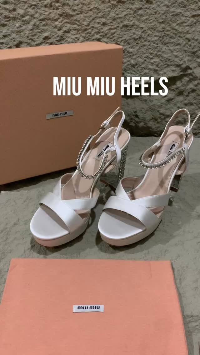 Special occasion heels ✨
800 AED / 80 OMR
Perfect for weddings, parties, and elegant nights
Order now 🔥