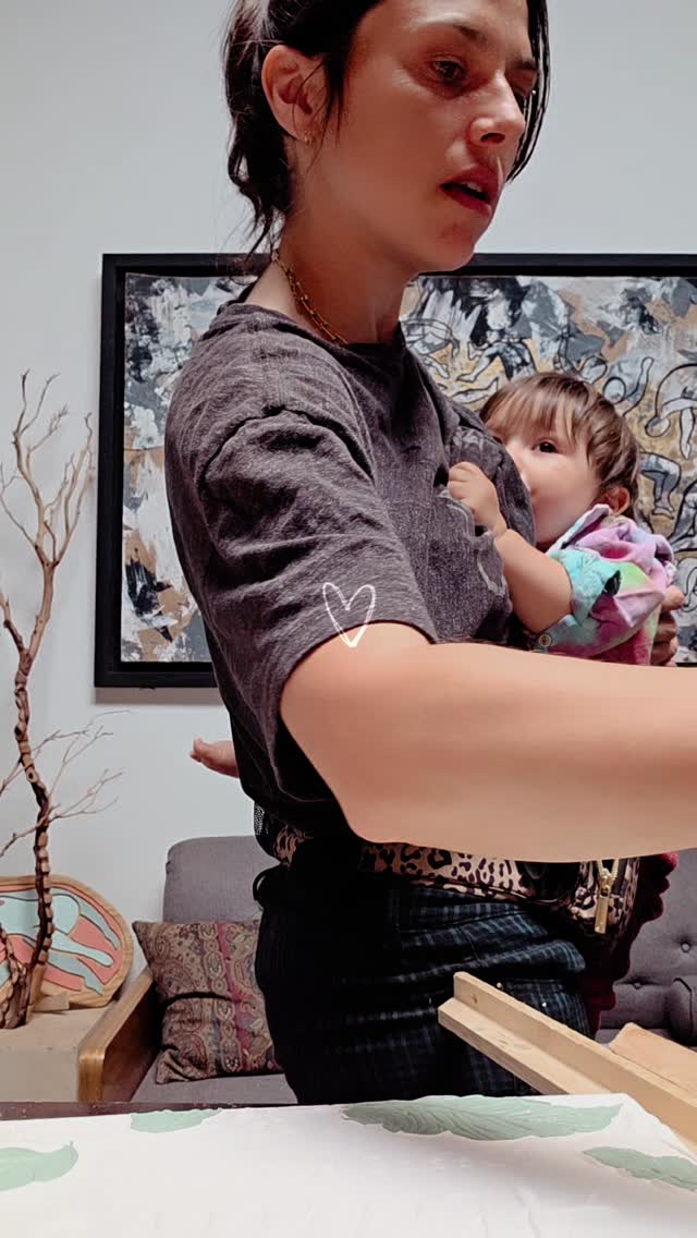 The Art of multitasking....
#chalavie #artistmom #artbaby #studiotime