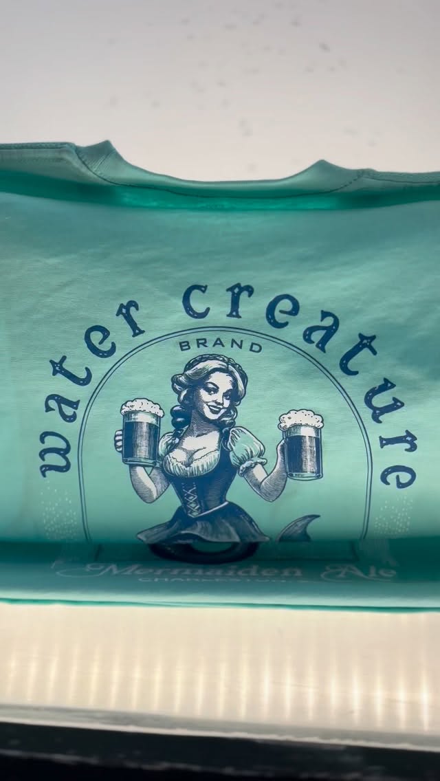 Meet our Water Creature, the Mermaiden 🧜♀️ 🍺 she has been brought to life! Who’s rocking this one? 😏
🔗 Link in bio to purchase
#charlestonsc #mountpleasantsc #screenprinter #mermaid