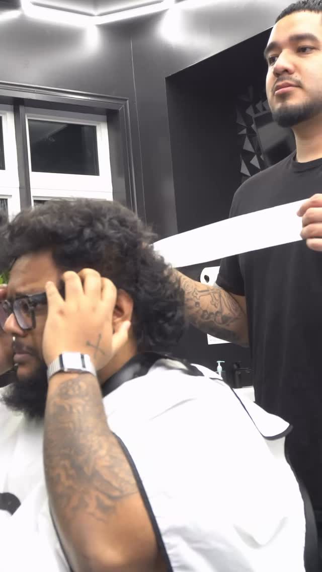 Same guy, different level.
💈First Class Hair Studio | Brampton, ON📍
*** Walk-ins welcome anytime ***
#Bramptonbarber #fade #OntarioBarber #gentlemenhaircut #mullet