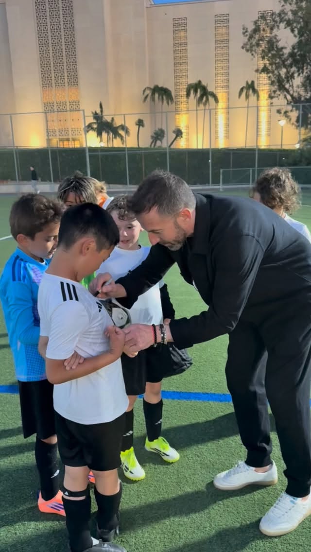 We had such an incredible surprise yesterday as @alessandrodelpiero stopped by the Juventus Academy Los Angeles and @la_y_soccer
Alessandro is currently in Los Angeles as part of the FIFA World Cup Trophy @trophytour, returning for @losangelesfwc26 not only as a global icon but also as a @fifaworldcup champion himself. It was a truly special moment for our players and staff to meet a legend of the game, hear his words, and share in his passion for football.
We’re excited to share that Alessandro will be back with us again soon!
A day our academy will never forget 🤍🖤