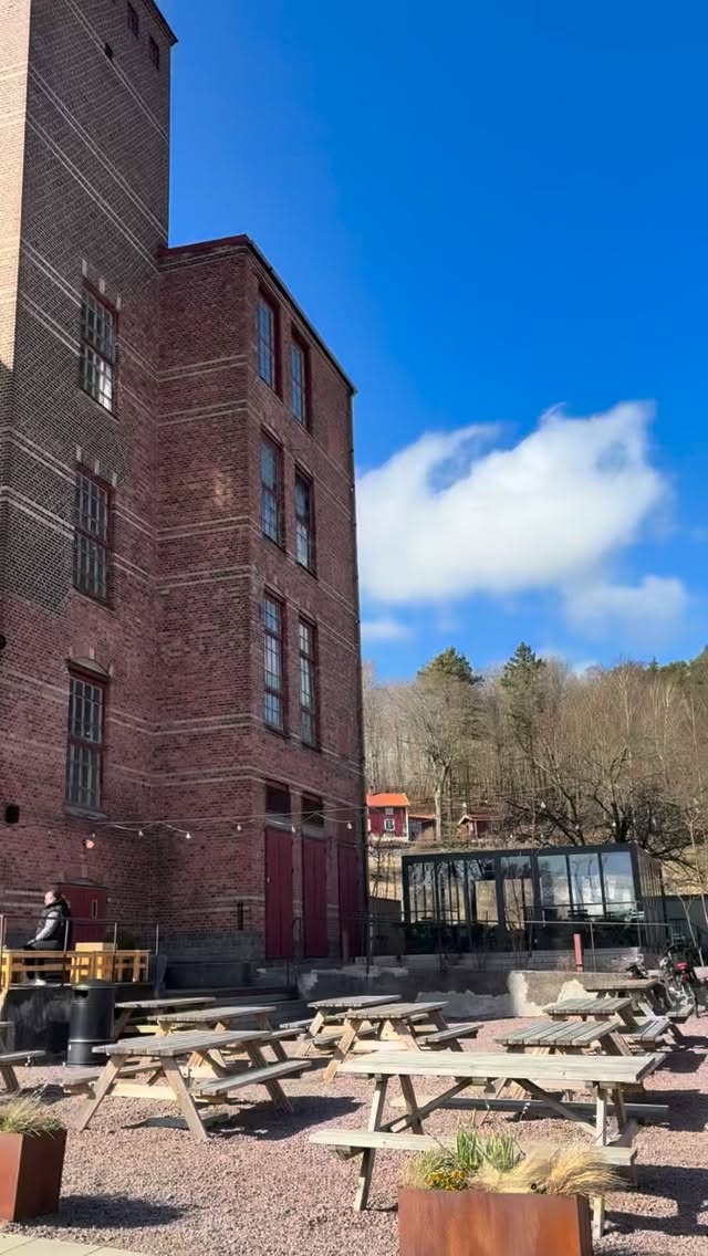 Välkomna att besöka oss på spinneriet nu i helgen!
Butikerna ha öppet som vanligt, detsamma gäller café och restaurang ☀️
#spinnerietlindome #unikabutiker #utflyktsmål #shopping