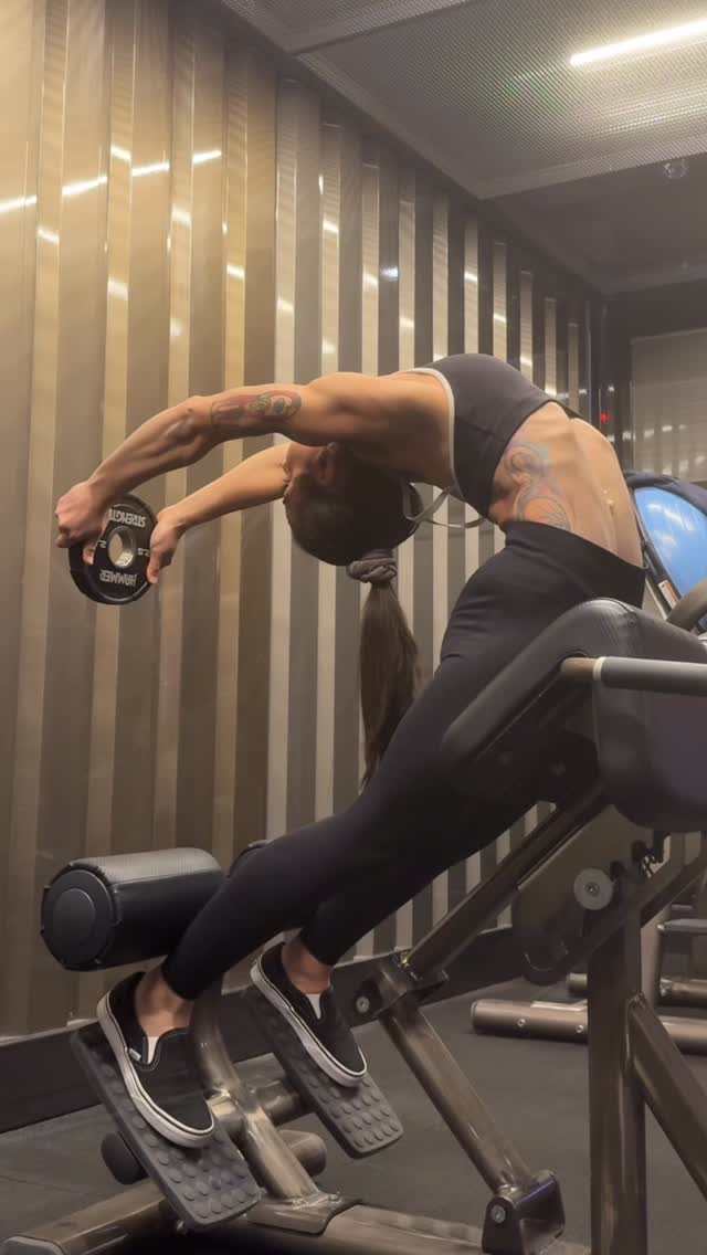 Scarin’ the hoes at the gym
#backbend #reversehyper #gymnasticstrengthtraining #flexibility #stretching
