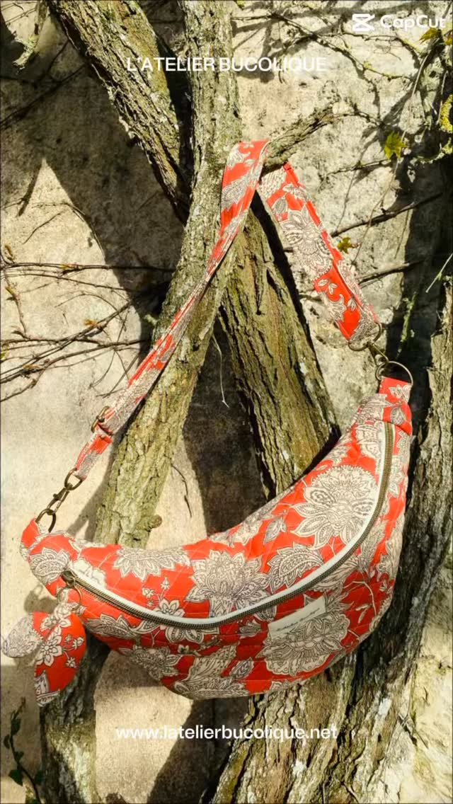 🧡 Découvrez le Sac Banane « Le Délicieux » en version Jaïpur.
Tellement craquant avec sa bandoulière réglable assortie, son tissu matelassé, sa poche intérieure zippée, un must-have pour cet été ⛱️
À retrouver sur la boutique en ligne de l’Atelier (lien en bio) où vous trouverez egalement tous nos accessoires poétiques (sacs, pochettes, bananes, bourses, trousses…), aux détails précieux et aux finitions très soignées, dans des tissus romantiques, raffinés et délicats.
Charlotte
🌿 L’Atelier Bucolique
#couture #faitmain #madeinfrance #artisanat #sacbanane