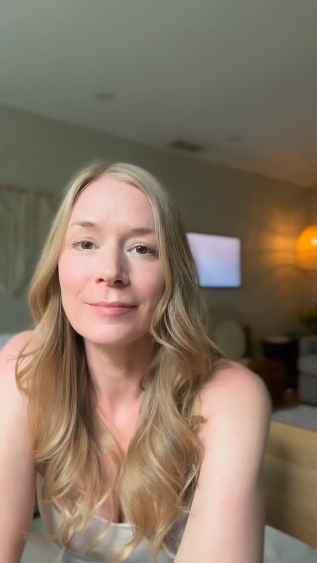 Some parts of you don’t leave all at once
Not because you’re stuck
but because something hasn’t fully moved through yet
That’s a different kind of healing
#deephealing #somaticrelease #innerwork #healingjourney #emotionalprocessing