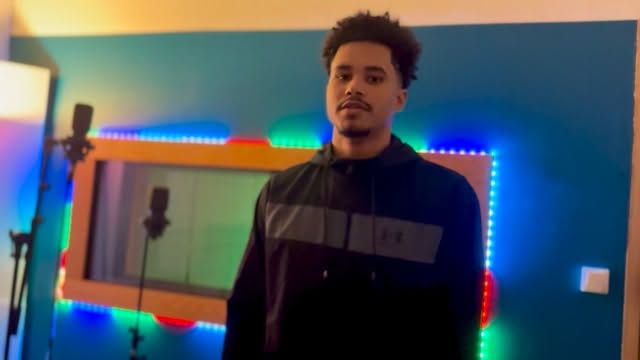 Rappeur 2AA performe dans le lab de #ambgstudio #studioenregistrement #rap #marseille