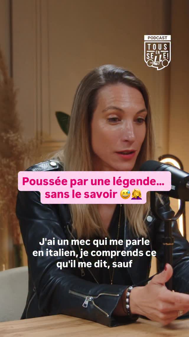 L’anecdote incroyable de Coralie ! 😂
Imaginez la scène : vous participez à un voyage à vélo entourée de triathlètes de haut niveau. Entre la fatigue et les barrières linguistiques, vous oubliez le geste de base... et c’est la chute (le fameux baptême des cales auto !). 🤦♀️
Mais l’histoire ne s’arrête pas là. Un Italien galant vient à son secours et la pousse littéralement d’une seule main pendant 20 minutes dans un col pour l’aider à finir.
Le choc ? Ce n’est qu’en fin de journée que Coralie découvre l’identité de son « sauveteur » : la légende Andrea Tafi en personne (entre autres vainqueur de Paris-Roubaix et du Tour des Flandres) ! 🇮🇹🏆
C’est parfois dans la douleur et l’humilité que naissent les plus belles passions pour le vélo.
✨ Morale de l’histoire : Ne sous-estimez jamais l’Italien qui vous pousse dans les bosses, c’est peut-être un champion du monde !
💬 Et vous, c’est quoi votre pire anecdote de débutant à vélo ? (On est tous passés par la chute à l’arrêt, avouez-le en commentaires ! 👇)
Episode soutenu par la Fédération française de cyclotourisme FFVélo : @ffvelo_officiel
#tousenselle #tousensellepodcast #cyclismeféminin #cyclisme