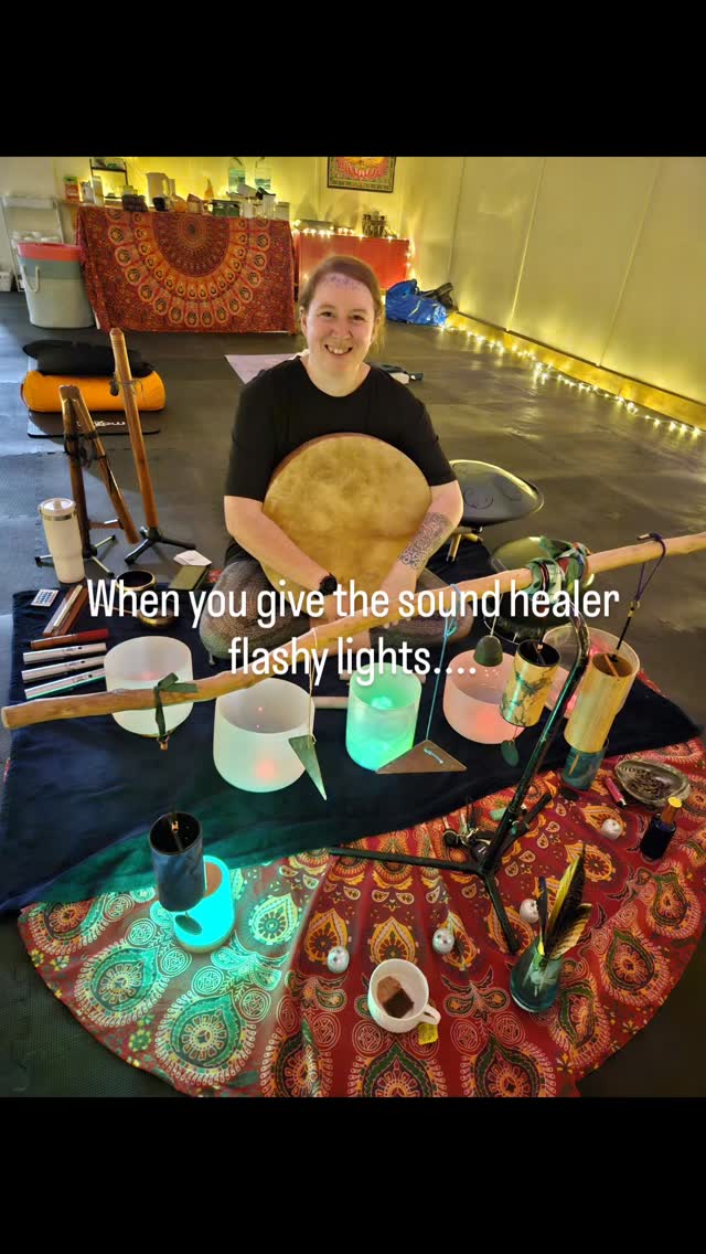 Eve loves new toys! Now with lights as well as sound!!! Join our monthly sound bath a The Retreat
#soundhealing #soundbath #takecontrolofyourwellbeing #relaxattheretreat