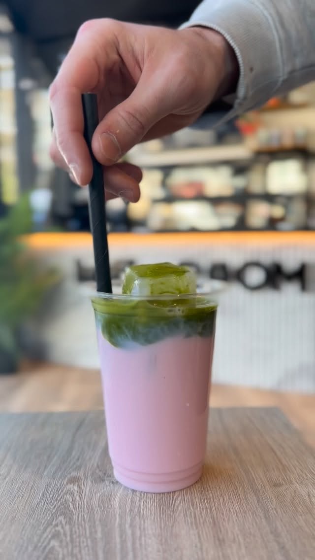 🌷 🩷 ICED MATCHA WITH HALF STRAWBERRY MILK 🩷🌷 #matcha #strawberry #coffeeshop