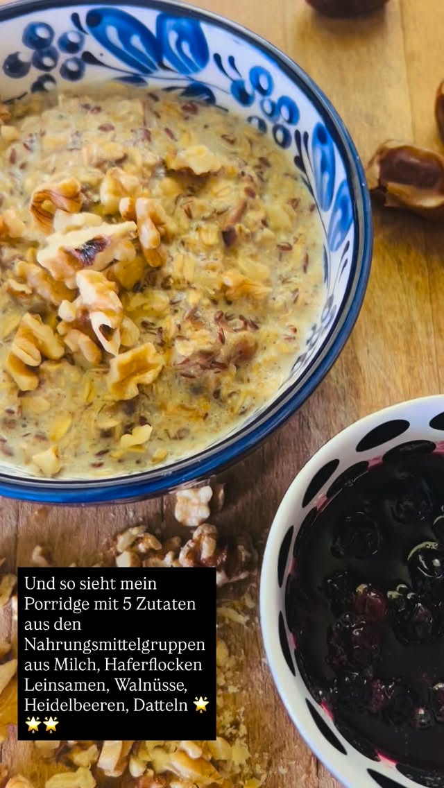 Haferporridge mit Heidelbeer-Kompott
😋🌟🤩