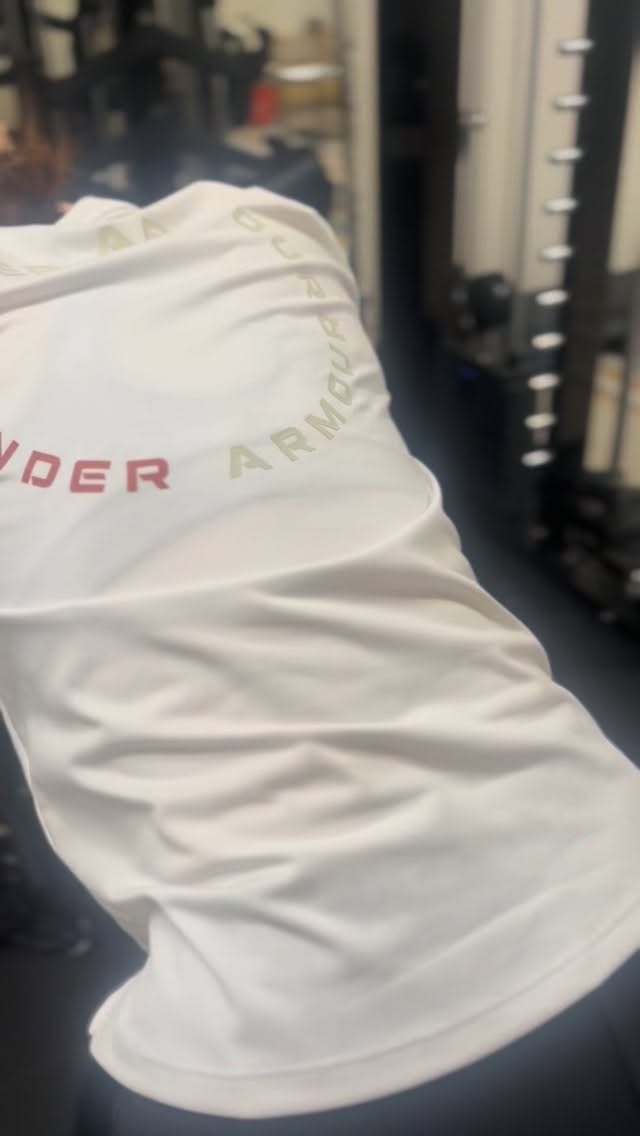 【トレーニング風景】
お客様H様✨
理想的な丸みのあるヒップを作りだす為には全体のバランスが大切です💪
こちらのトレーニングはお尻上部の丸みをつくりだすトレーニングです!
上部を効かせるのはとても難しく正しいフォームや意識がとても大切になります☝️
n.ではお尻の部分分けを細かく分けることで立体的な丸みのある引き締まったヒップへとつくりあげていきます🍑
いつも