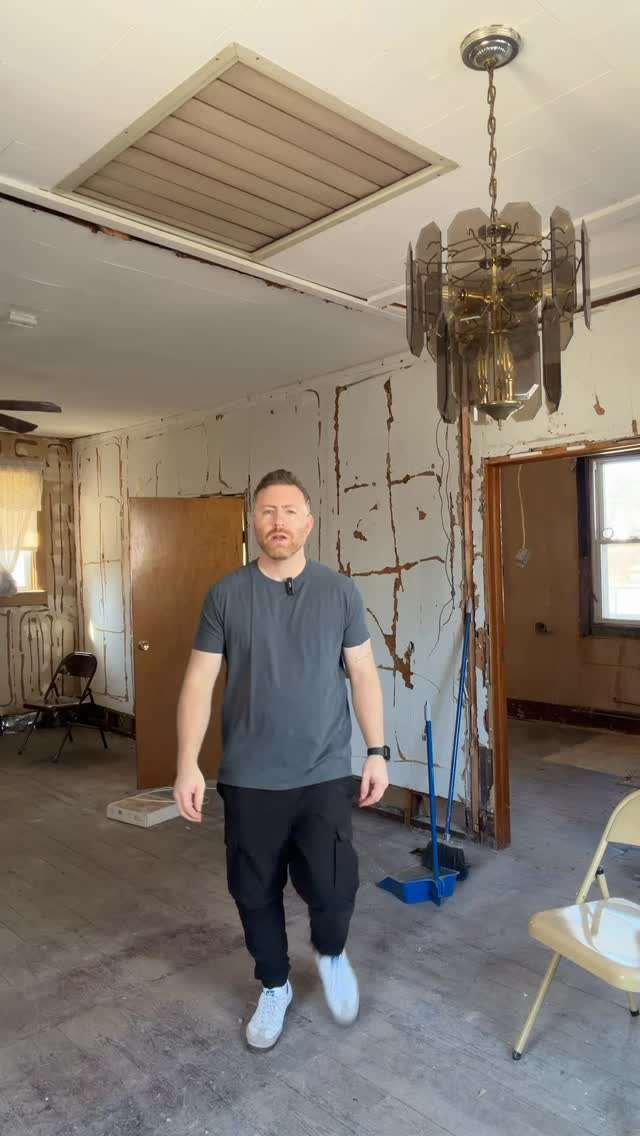 A construction permit is the most important part of ANY home renovation! It allows the work to be done!
If you don’t have it, you can face some issues! Need a new home renovation project done? 365 General Contractors is your team!