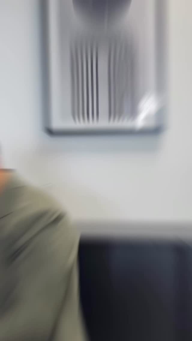 es gibt nicht „die eine immobilie“
es gibt riesen unterschiede
und die meisten sehen sie nicht
oben: kfw 40 mit QNG
Siegel, extrem effizient, beste förderung
steuerlich interessant und langfristig stabil
darunter: kfw 55
immer noch gut, aber weniger vorteile
und ganz unten: bestand
oft günstiger im einkauf
aber mehr aufwand und weniger förderung
am ende ist es nicht nur die frage
ob du eine immobilie kaufst
sondern welche
👉 wenn du immobilien wirklich verstehen willst
folg mir hier oder kommentiere mit „Immobilie“
🎥 @unity.production.hq