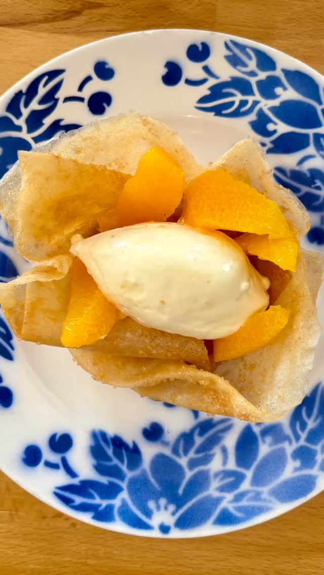 Croustillant de feuilles de brick, crème montée à la fleur d’oranger & suprêmes d’orange
#faitmaison #bistrot #daumesnil #vegetarian #desert