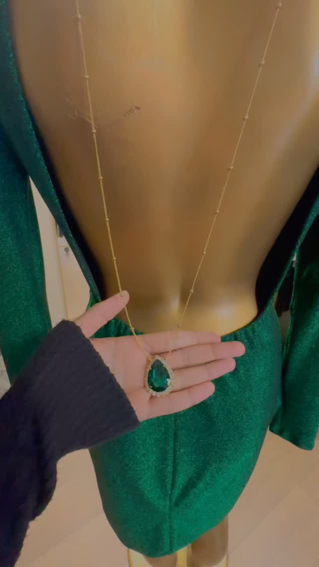 Emerald nights, sculpted elegance.
Backless, effortless, unforgettable 💚 #visit our store www.ysoluxe.com
#Ysoluxe#Dramée#italianhautecouture#luxuryhunt#outlet
