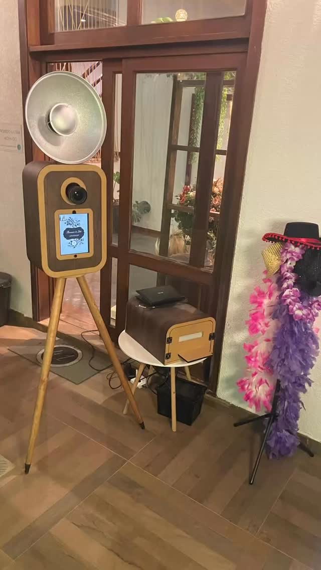 Sábado incrível com mais um evento com totem retrô fotográfico 🤩
Luiz & Thauane 💍
#eventos #ograndedia #cerimonial #photos_solaz #cerimonialistadecasamento