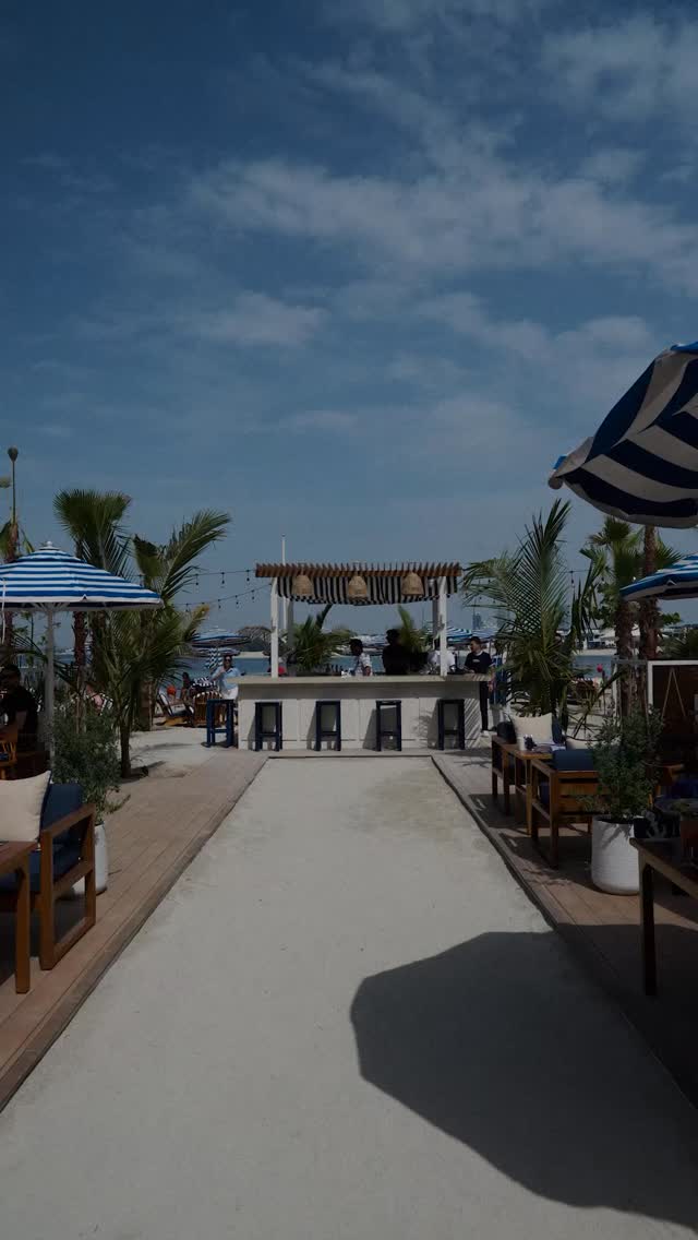 Beach days stretch softly at Anchor Bay, sun on the water, time moving at its own pace.
Come for the day. Stay for what it turns into.
#AnchorBaybyApronsAndHammers