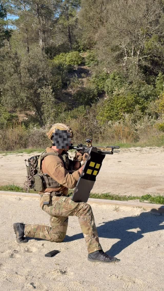 En conditions réelles d’entraînement, chaque détail compte.
Ici, un opérateur déploie notre bouclier balistique Hagor lors d’une séquence de tir dynamique, avec un niveau d’exigence maximal.
Équipé du gilet porte-plaques 669 et du casque balistique Hagor, des solutions déjà adoptées par plusieurs régiments en France.
Performance. Protection. Engagement.
#armee #police #gendarmerie #policemunicipale #tactical