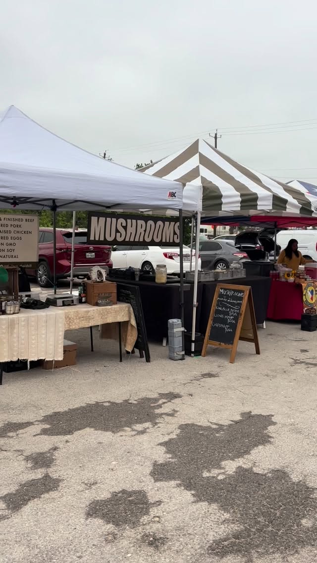 “He has risen” and so should you to come get some last minute Easter cakes. We are out here at the @gofarmersmarket from 9-12 slinging #minicakes #cakepops and #maximinis which, btw, I have a bunch of flavors today! Come get em while they’re here!