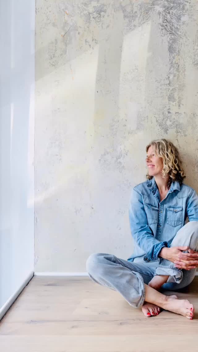 A N G E B O T – BreathWork
Wann hast du das letzte Mal wirklich bewusst geatmet?
Ich lade dich ein zu einem besonderen Abend in Hamburg-Ottensen: Ein sicherer Raum für verbundene Atmung (CCB), Entschleunigung, emotionale Tiefe mit Hamburger Erde und besonderen Tee.
Ein Abend zum Fühlen, Atmen und Ankommen
Ort: Studio CL·AY, Hamburg-Ottensen
Teilnehmende: max. 5 Personen Für alle Erfahrungsstufen geeignet Bitte Yogamatte und Decke mitbringen
Datum: 15.04. , 19-21.30, Einmalig für 36,-
Anmeldung unter:
https://www.cl-ay.de/zen-trier-dich-fokus-breathwork
Bei Fragen schreib mir gern direkt. Einfach ankommen. Atmen. Fühlen.
Foto: #PetraStockhausen
•
O F F E R – BreathWork When was the last time you truly took a conscious breath?
I invite you to a special evening in Hamburg-Ottensen: A safe space for connected breathing (CCB), slowing down, emotional depth, with Hamburger soil and special tea.
An evening to feel, breathe, and arrive.
Location: Studio CL·AY, Hamburg-Ottensen Participants: max. 5 people Open to all experience levels Please bring a yoga mat and a blanket
Date: April 15, 19-21.30
Sign up here:
https://www.cl-ay.de/zen-trier-dich-fokus-breathwork
Feel free to message me with any questions. Just arrive. Breathe. Feel.
Foto: #PetraStockhausen
#breathworkhamburg
#resilienz
#achtsamkeit