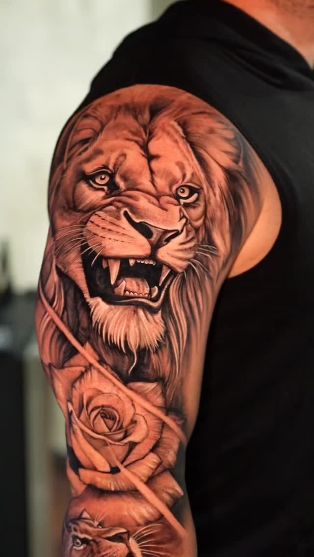 AQUI LES DEJO UN TEMAZO QUE COMPUSE Y TATUAJES QUE LLEVO EN PROCESO!
Cancion: Ekoz de Amor - Embuste RMX!