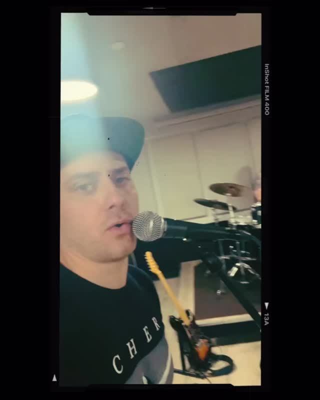 ABOUT LAST NIGHT!
We had the pleasure of rocking out @arlenesgrocery thanks to the awesome @tealeaf.collective
Killer venue and crowd! Thanks for the love!
New music coming soon. Stay tuned for more show dates. Music streaming everywhere - links in bio.
.
.
.
#music #livemusic #newmusic